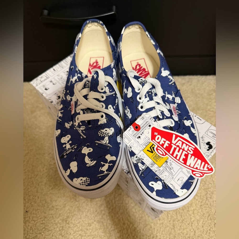 Vans Blue Snoopy Print Low Top Sneakers - Picture 11 of 13